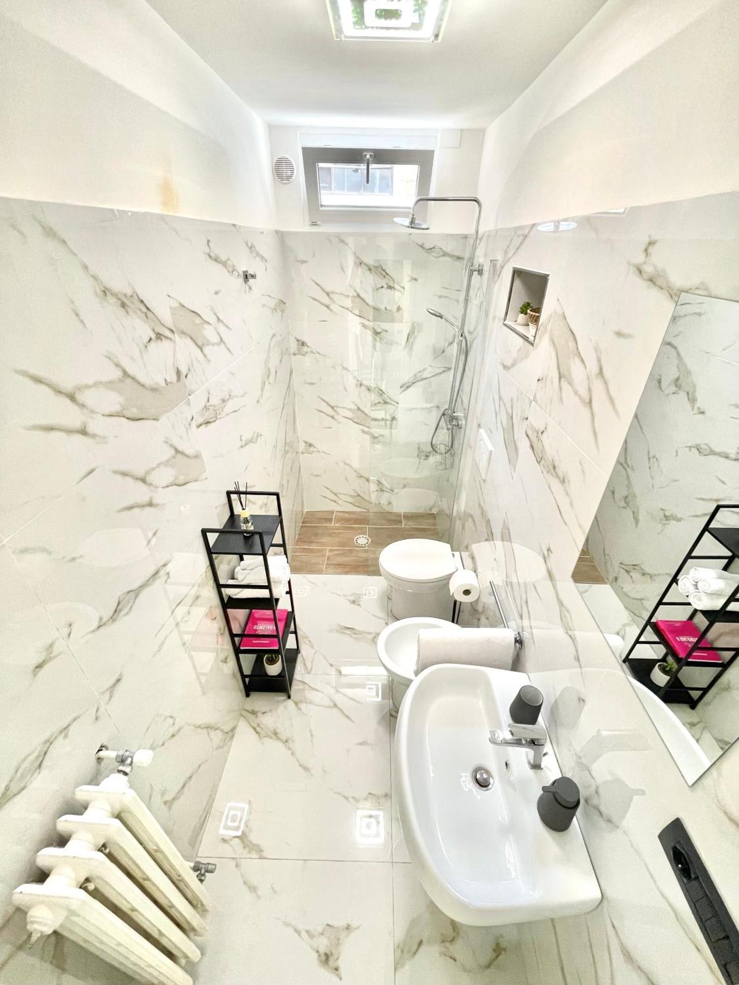 Vohis Luxury House - Fast Wi-Fi & Easy Parking Apartment เลชเช ภายนอก รูปภาพ